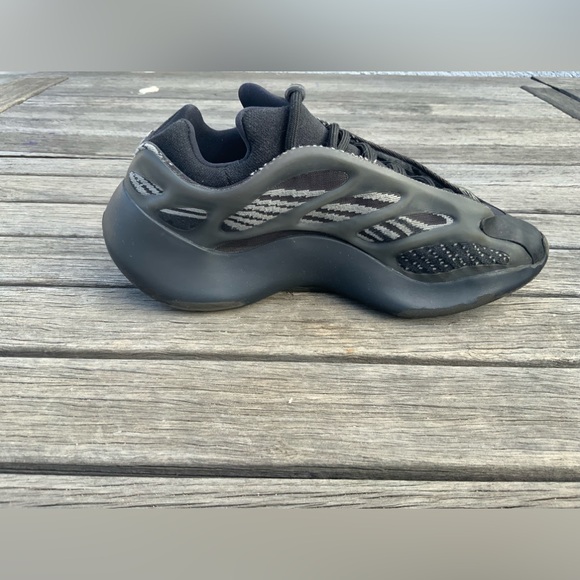 Men Adidas Yeezy 700 V3 Size US 7 - Picture 11 of 16